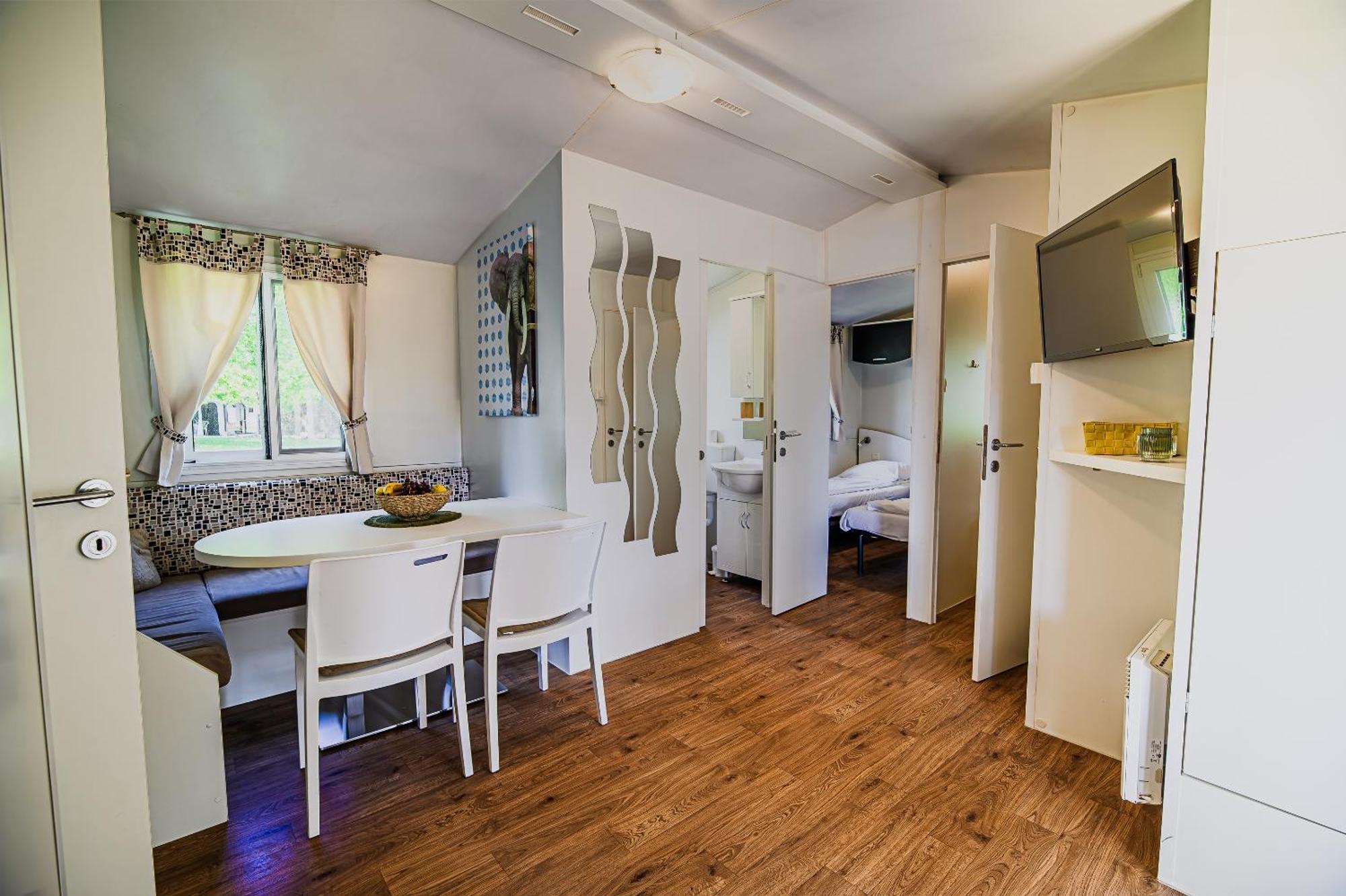 Lake View Mobile Homes With Thermal Riviera Tickets In Terme Catez 카테즈 옵 사비 객실 사진