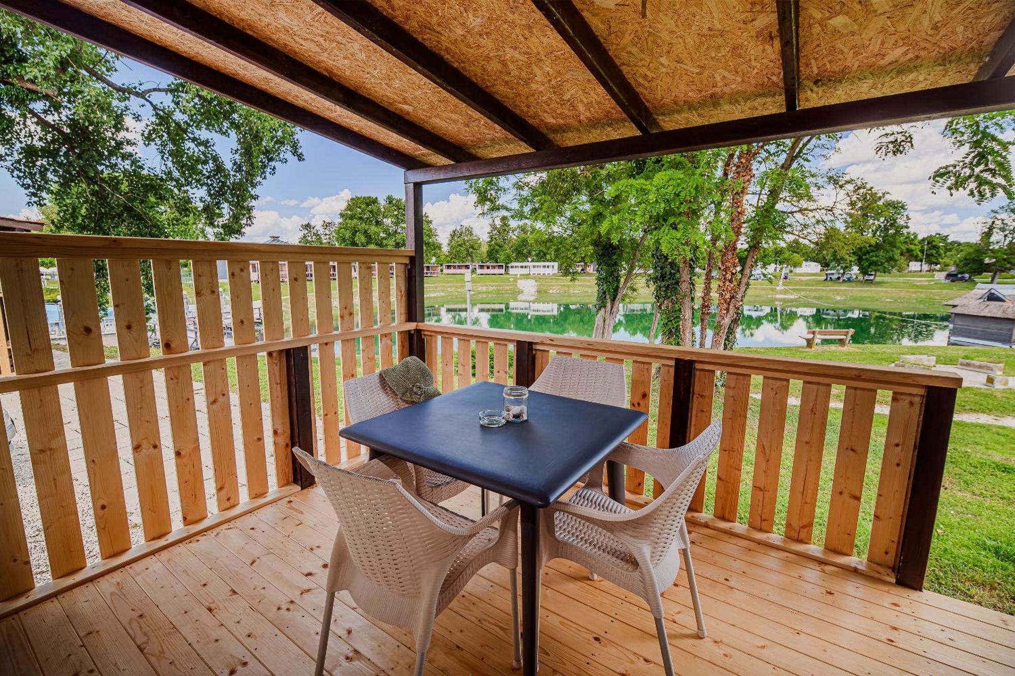 Lake View Mobile Homes With Thermal Riviera Tickets In Terme Catez 카테즈 옵 사비 객실 사진