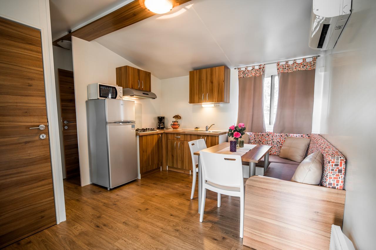 Lake View Mobile Homes With Thermal Riviera Tickets In Terme Catez 카테즈 옵 사비 외부 사진